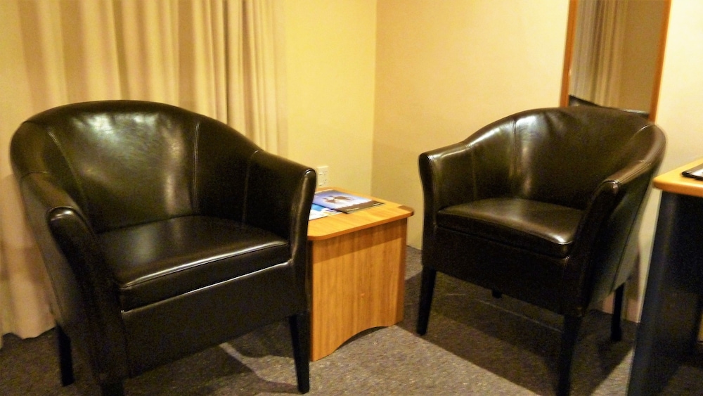 Tudor Lodge Motel 63/75