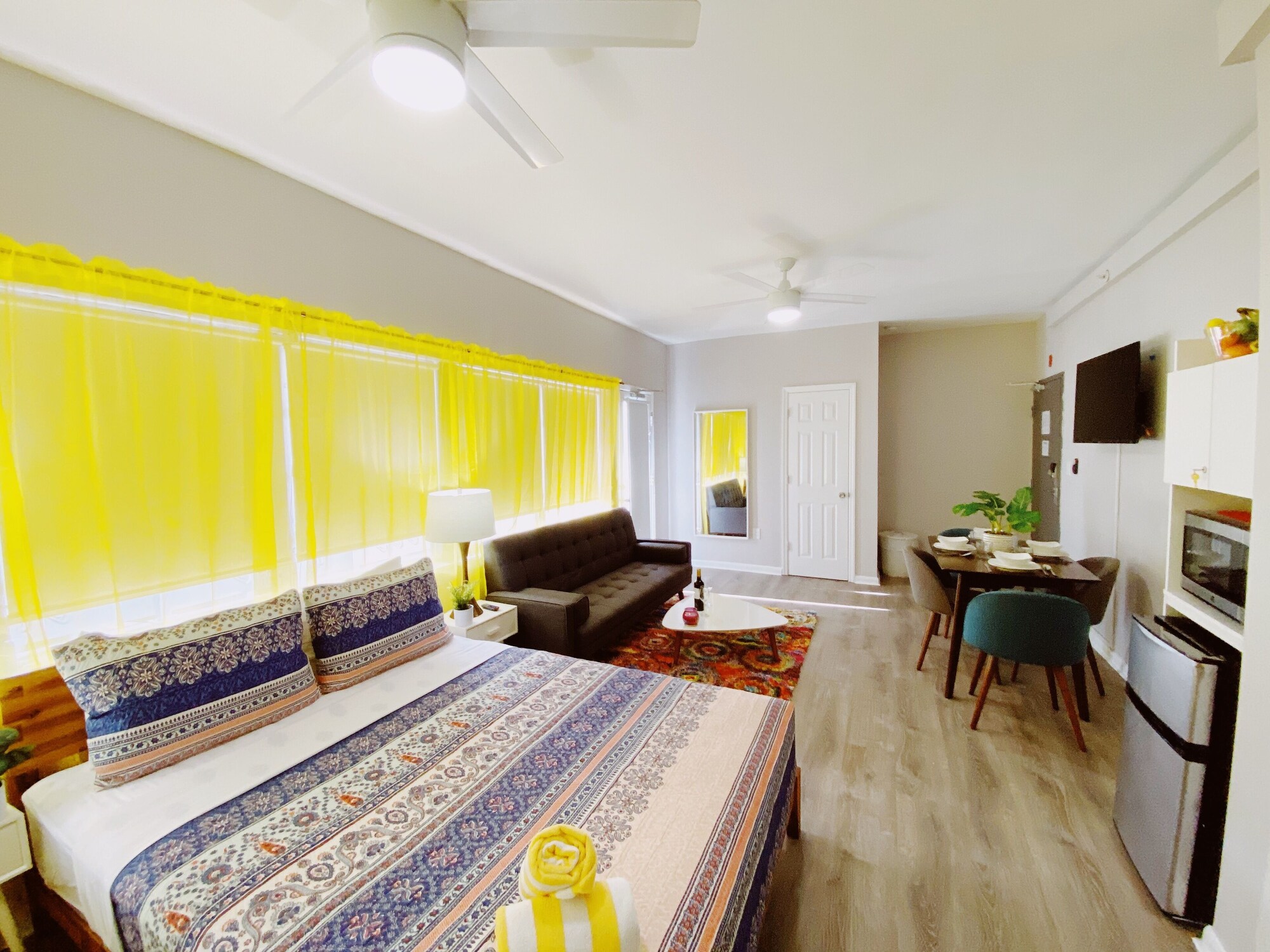 PREMIUM, STUDIO, QUEEN BED, SOFA, BALCONY