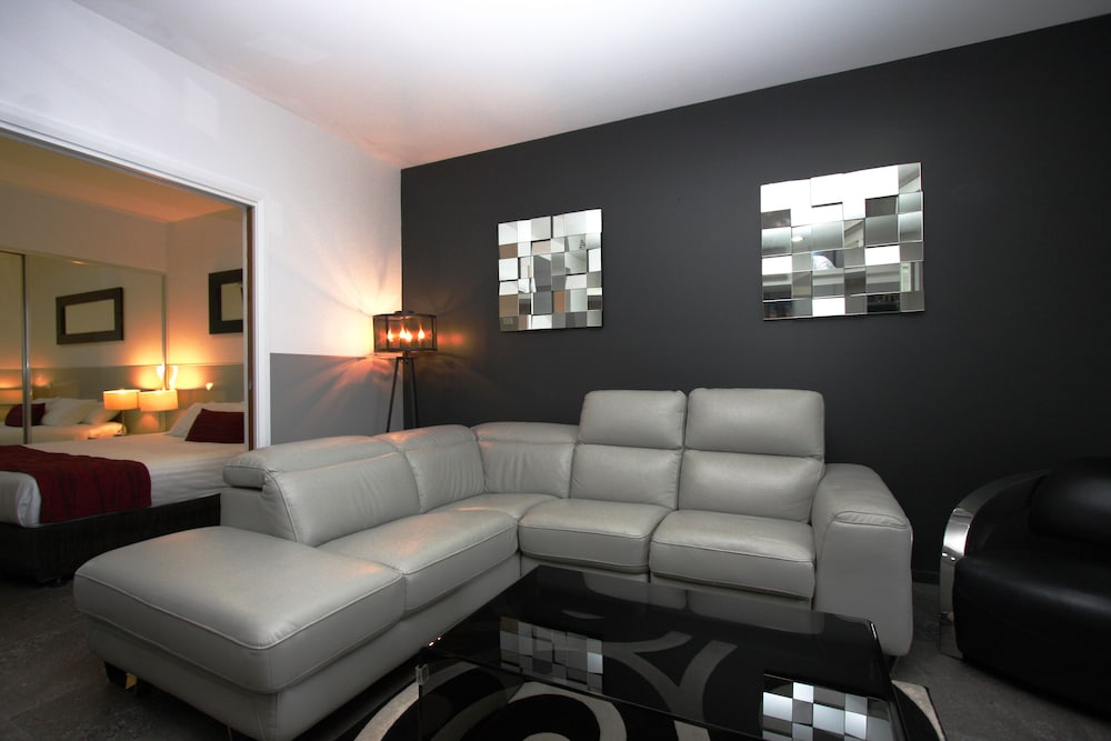 B7 Honeysuckle Executive Apartments 23/33