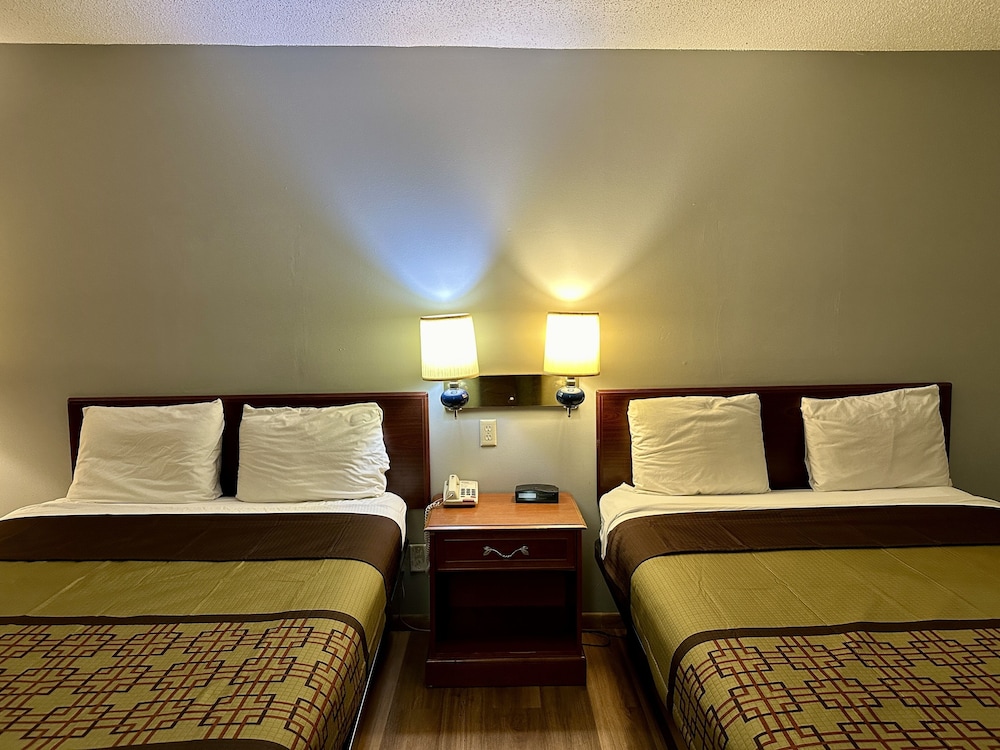 Thunderbird Motor Inn Baraboo 19/22
