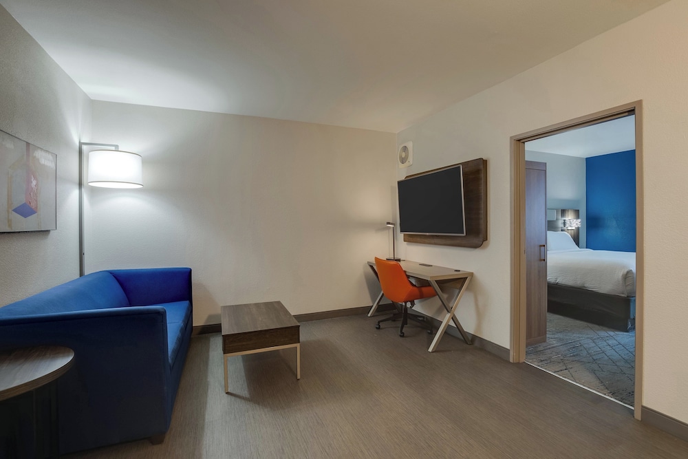 Holiday Inn Express & Suites I-95 Capitol Beltway-Largo 36/57