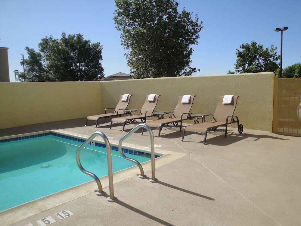 Comfort Suites Victorville-Hesperia 34/56