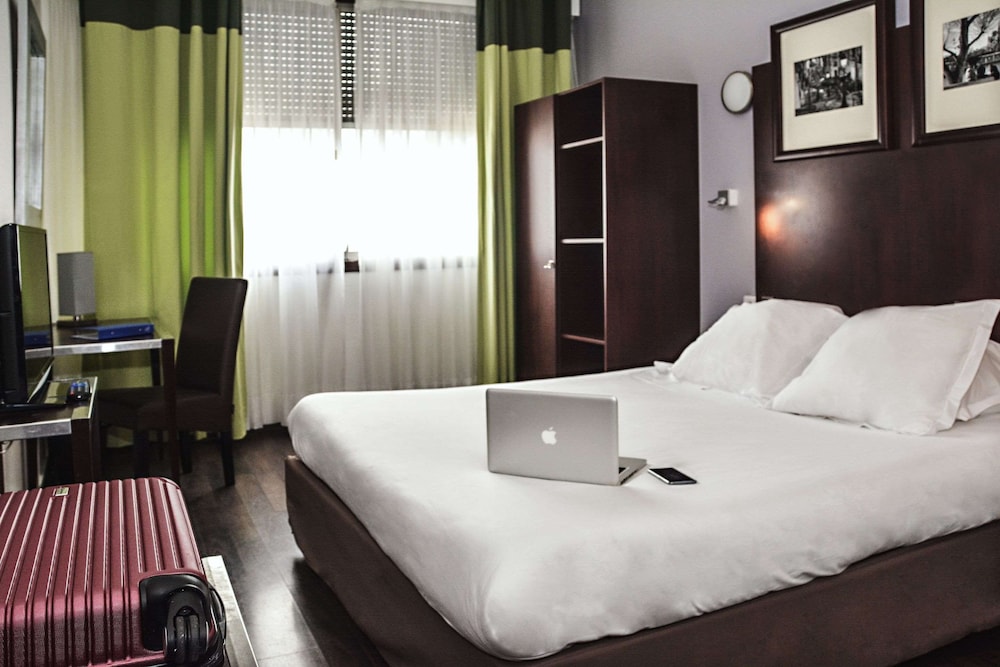 Hotel Du Centre Annemasse 8/21