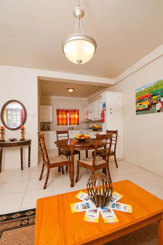 Grooms Beach Villa And Resort 52/62