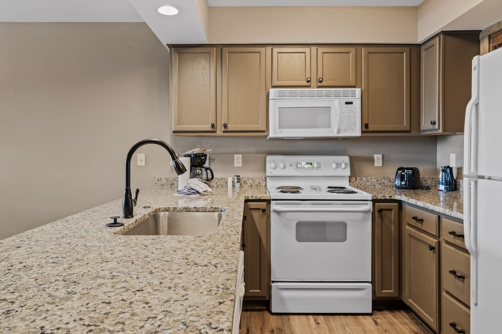 Indian Point Lodge Amp Condominiums 72/73