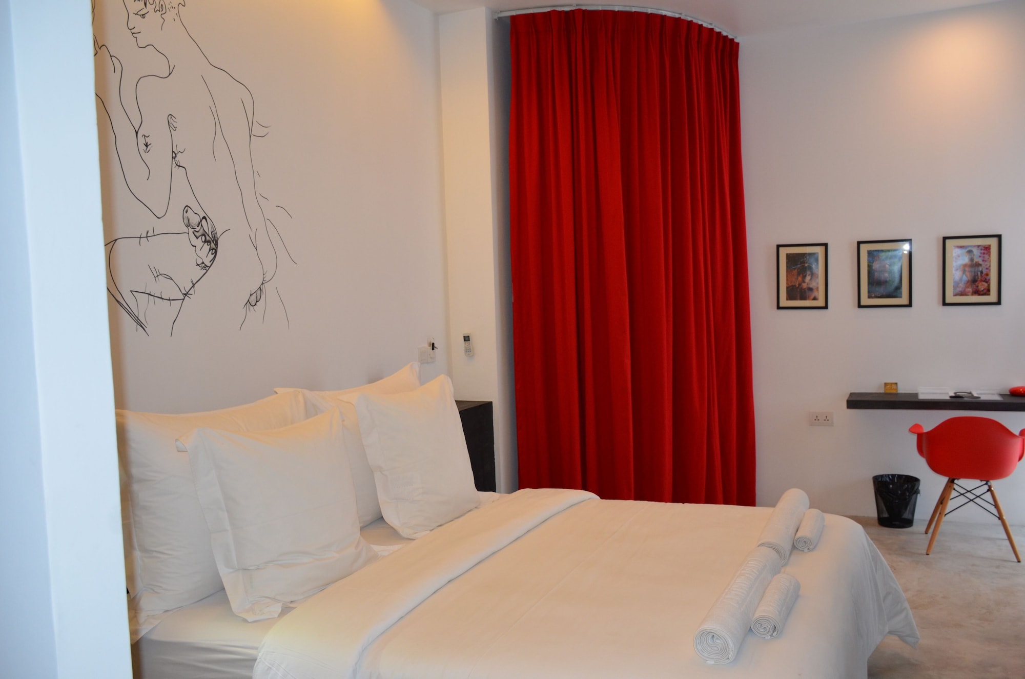STANDARD, QUEEN BED