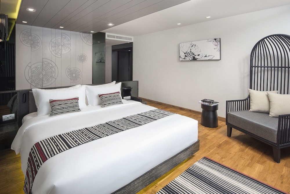 GRAND, SUITE, RIVER VIEW