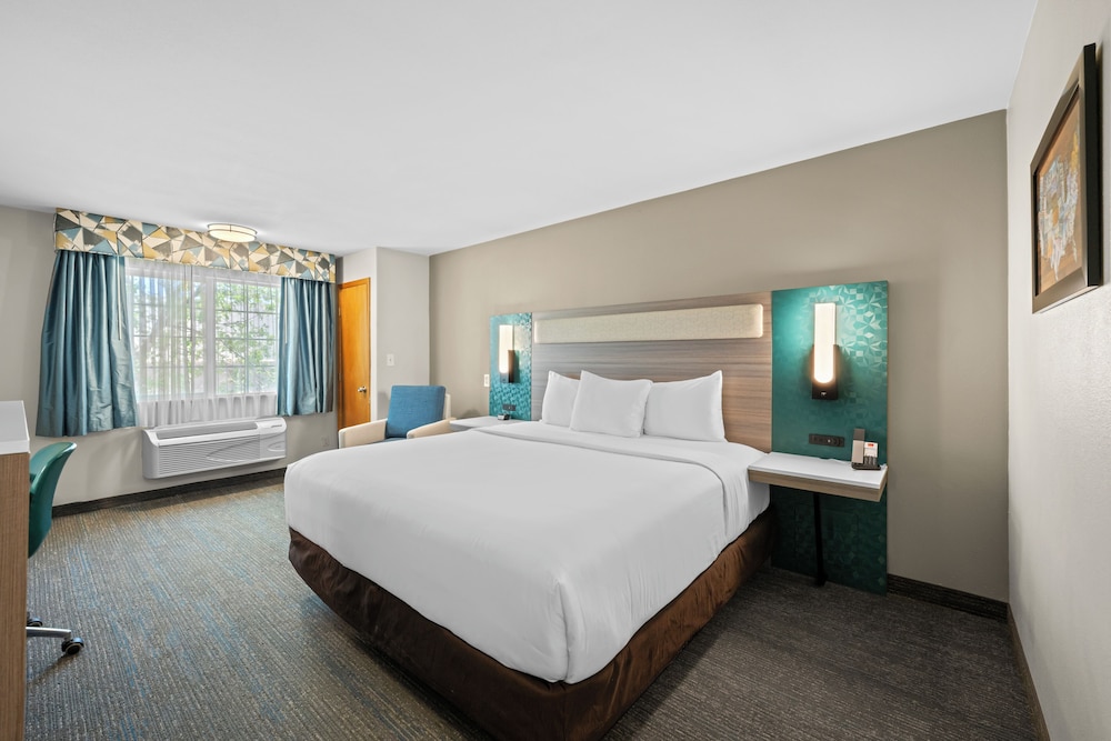 غرفة قياسية بسرير كينج، Econo Lodge Inn & Suites Santa Fe, NM 4/10