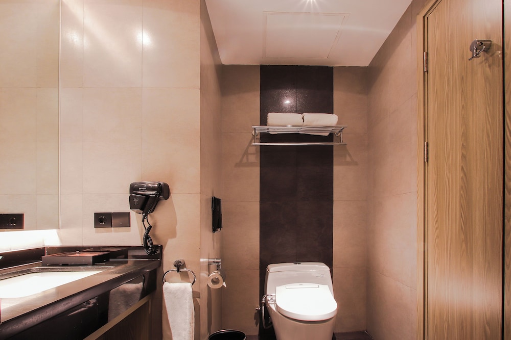 FUGO Hotel Banjarmasin (ex Mercure Banjarmasin) 52/55