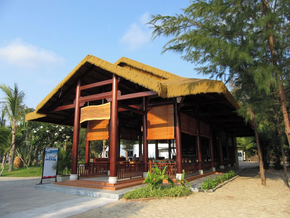 Emerald Ho Tram Resort 2/47