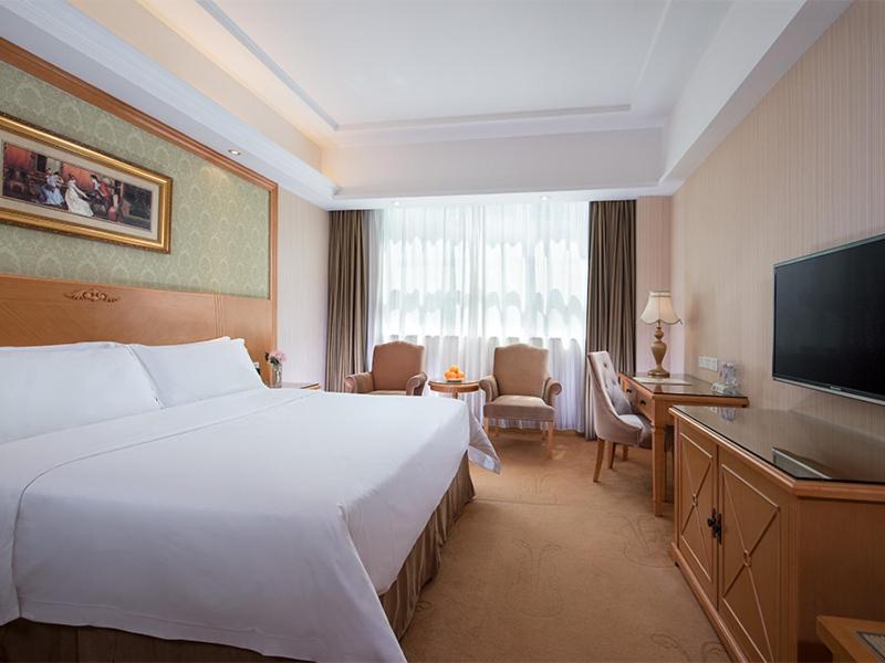 Vienna International Hotel (Guangzhou Xintang Niuzaicheng) 4/24