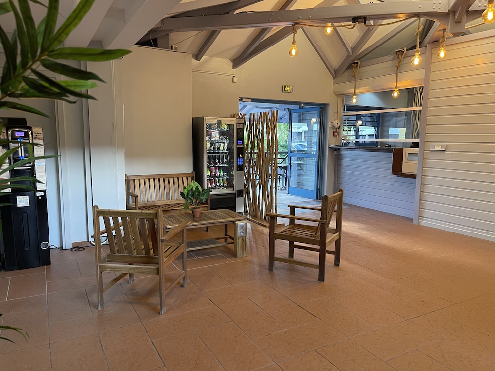 KARAIBES HOTEL 44/65