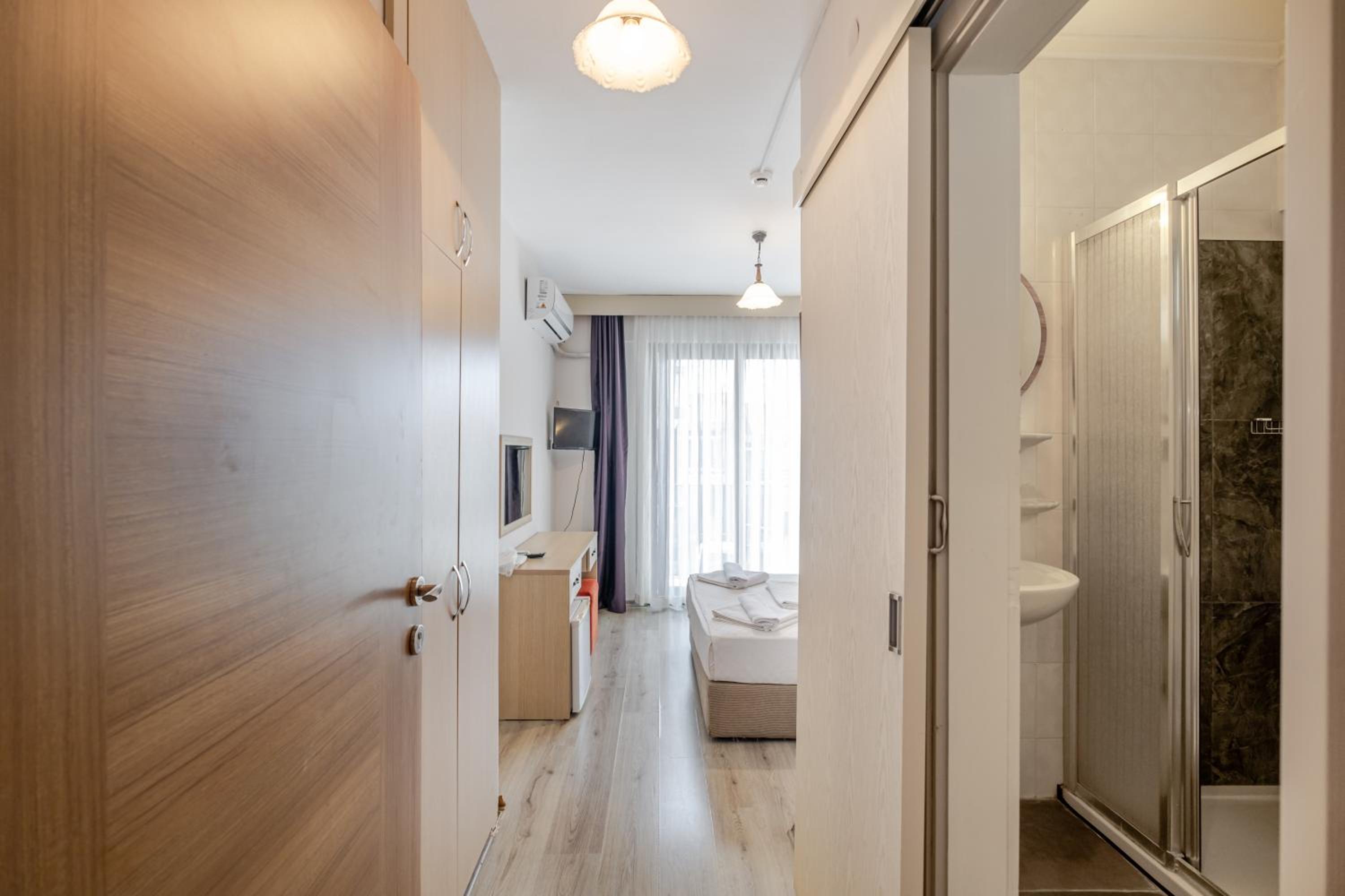 Bayram Hotel 50/50