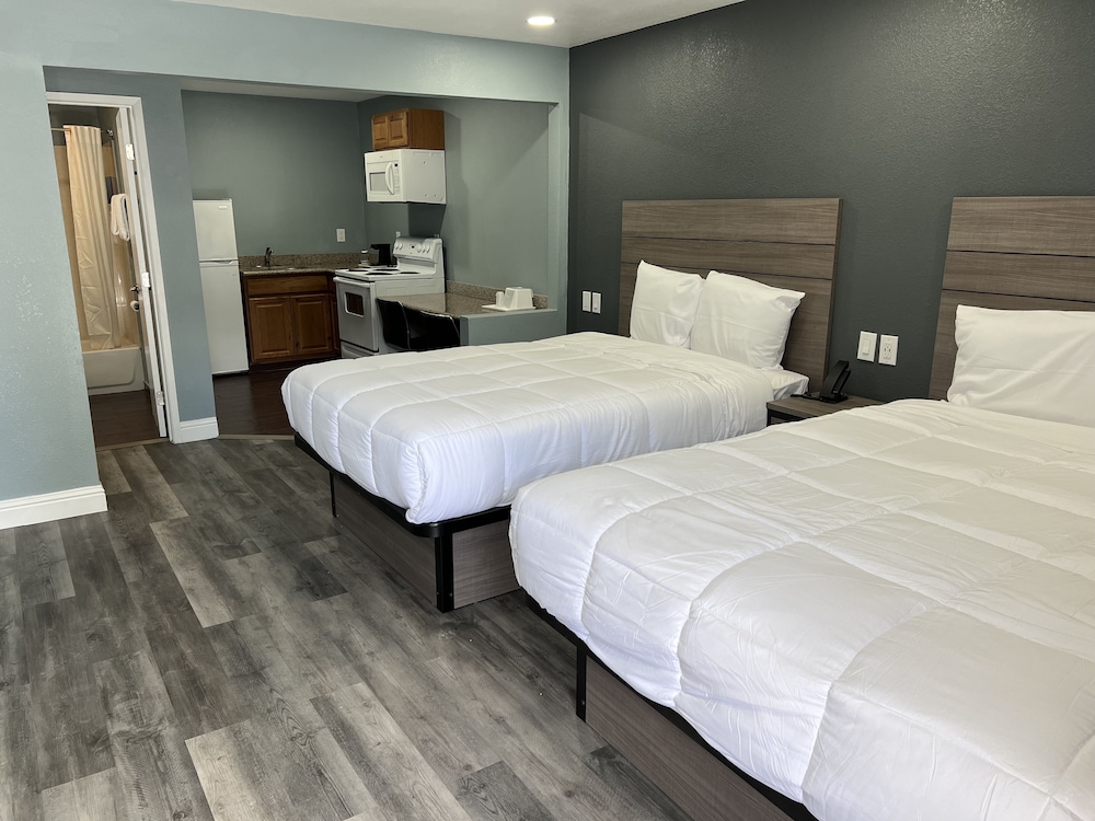 Surf City Inn And Suites 8/50