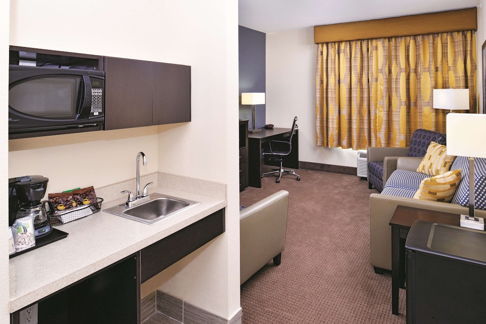 La Quinta Inn and Suites by Wyndham Karnes City - Kenedy 44/58