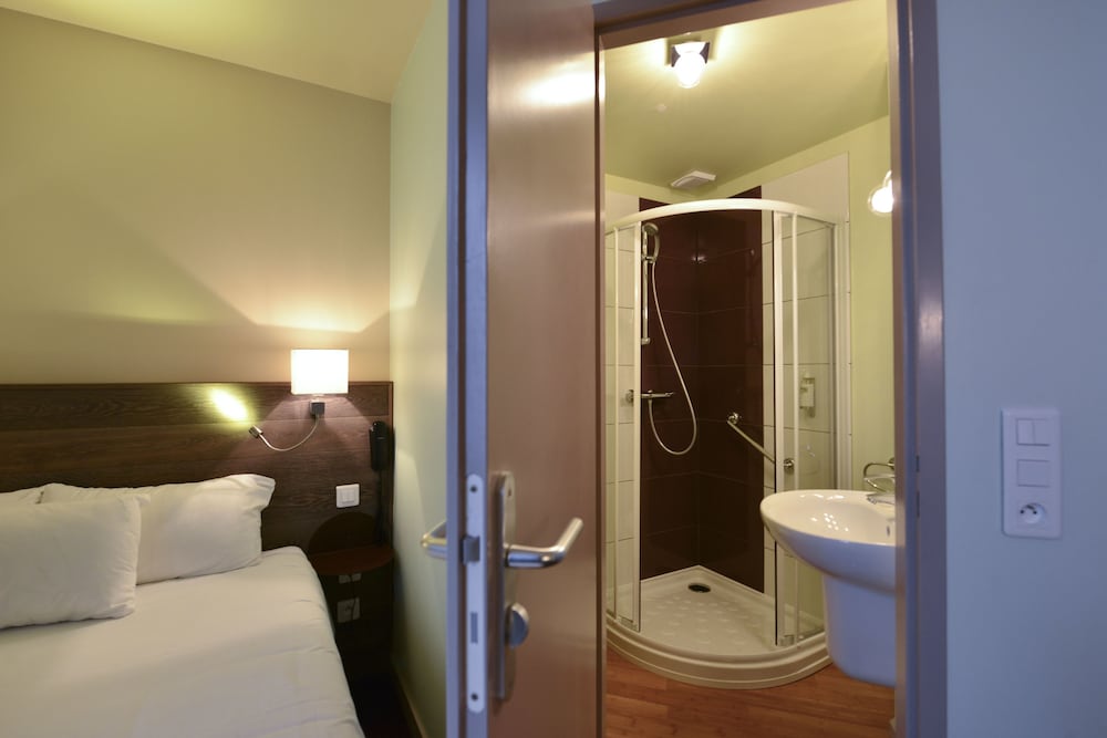 Accostage Hotel 6/63