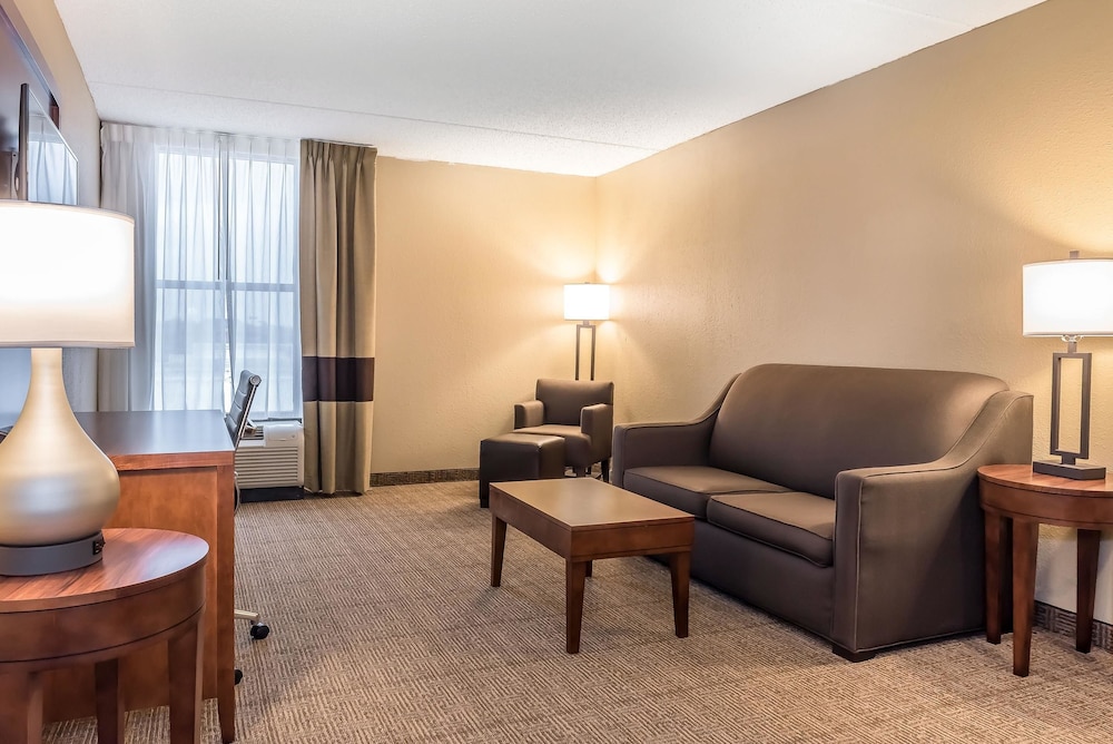 Comfort Inn Suites Piqua Near Troy I75 32/44
