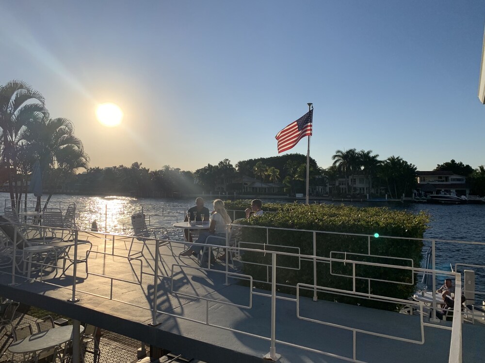 Holiday Isle Yacht Club 6/76
