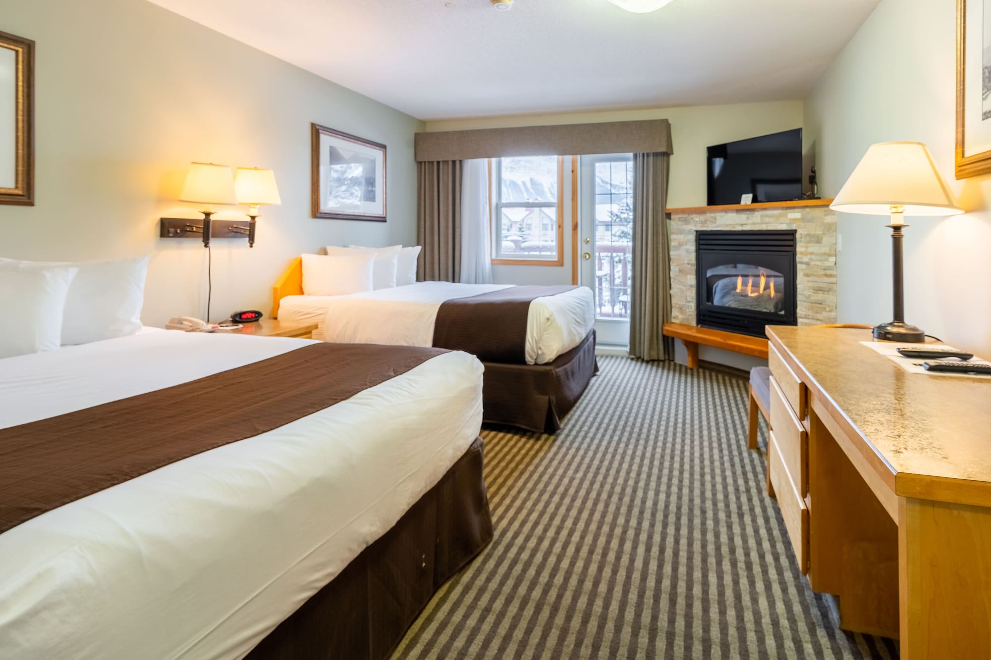 PREMIUM, 2 QUEEN BEDS, PATIO