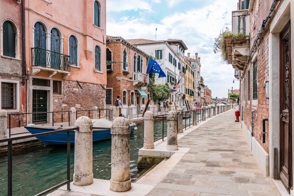 Venezia Spirito Santo Canal View 46/50