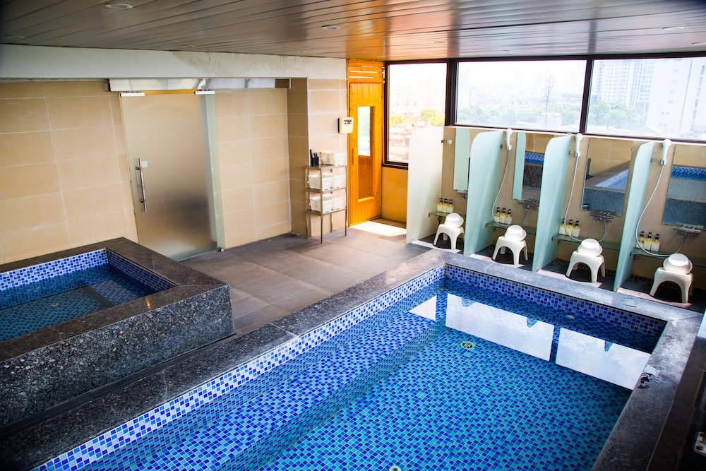 Sakura Hotel 13/40
