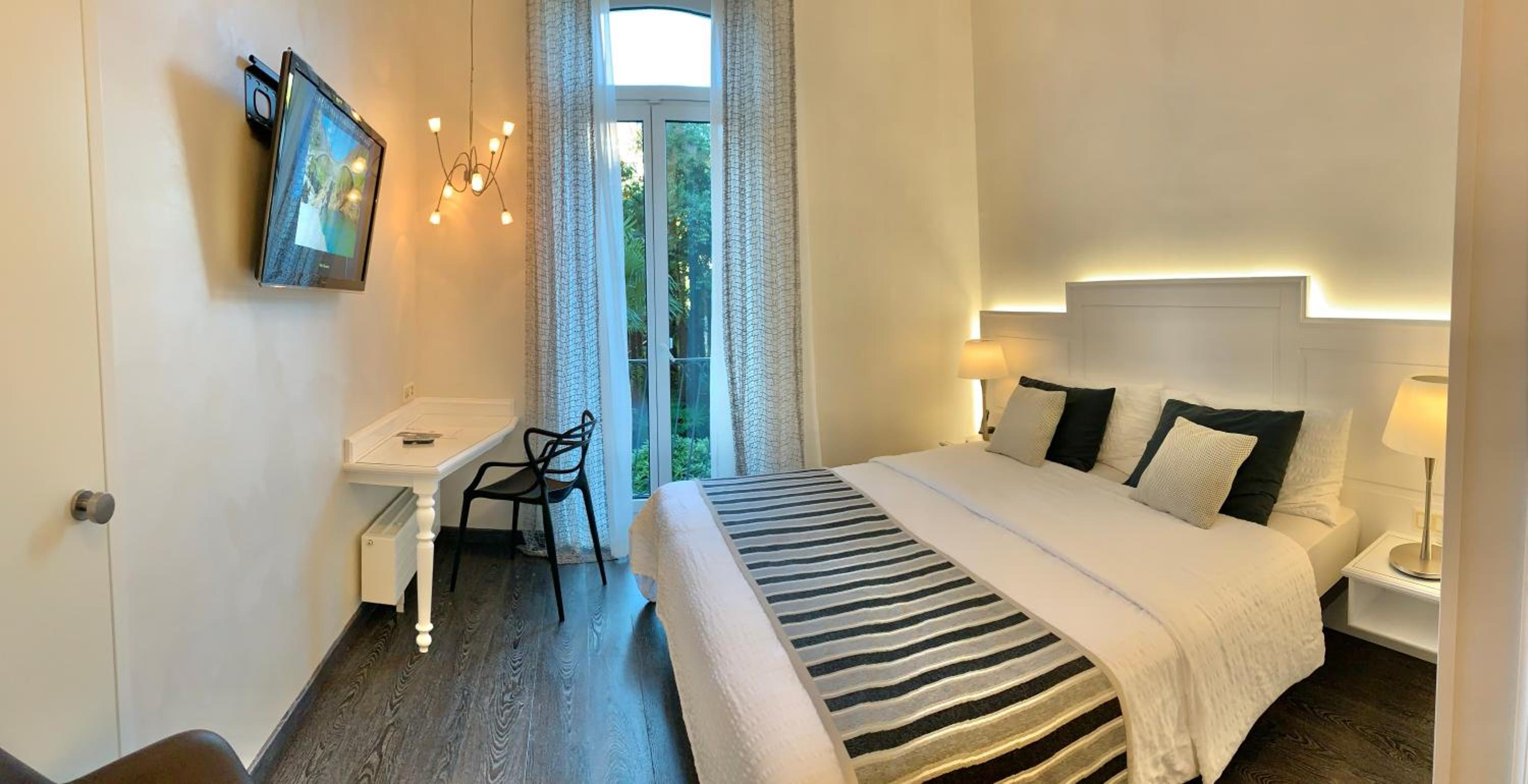 Leisure, Twin Beds, Park Side