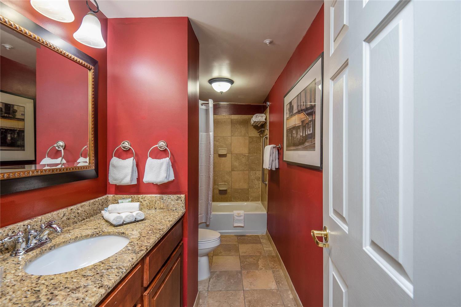 Clarion Collection Hotel Arlington Court Suites 23/28