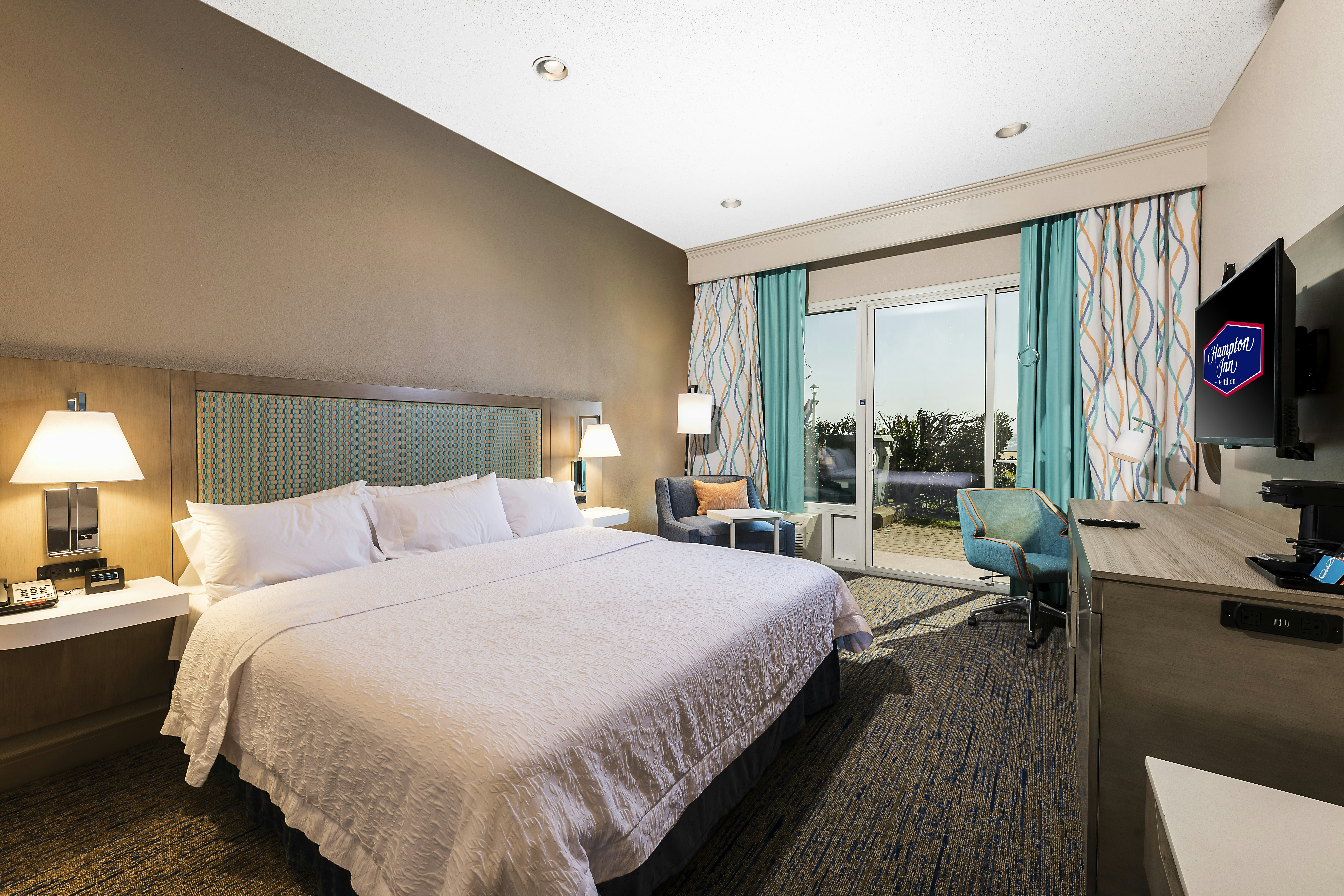 ROOM, KING BED, ACCESSIBLE