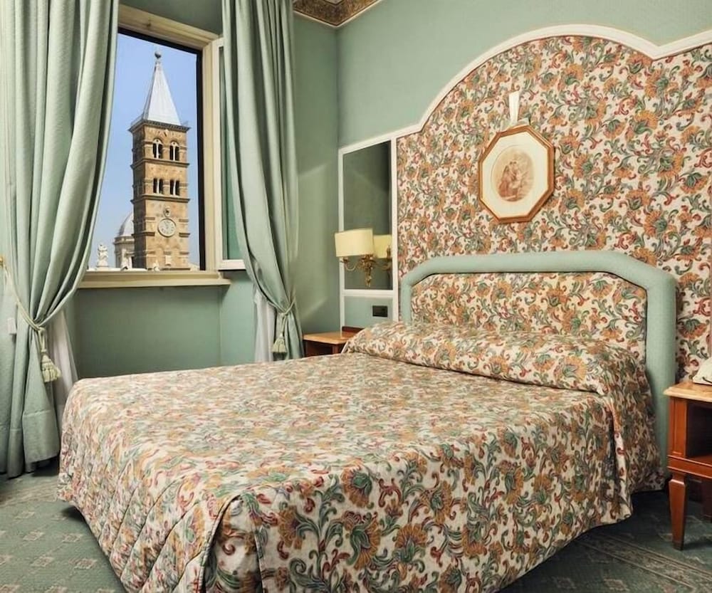 DELUXE, DOUBLE BED