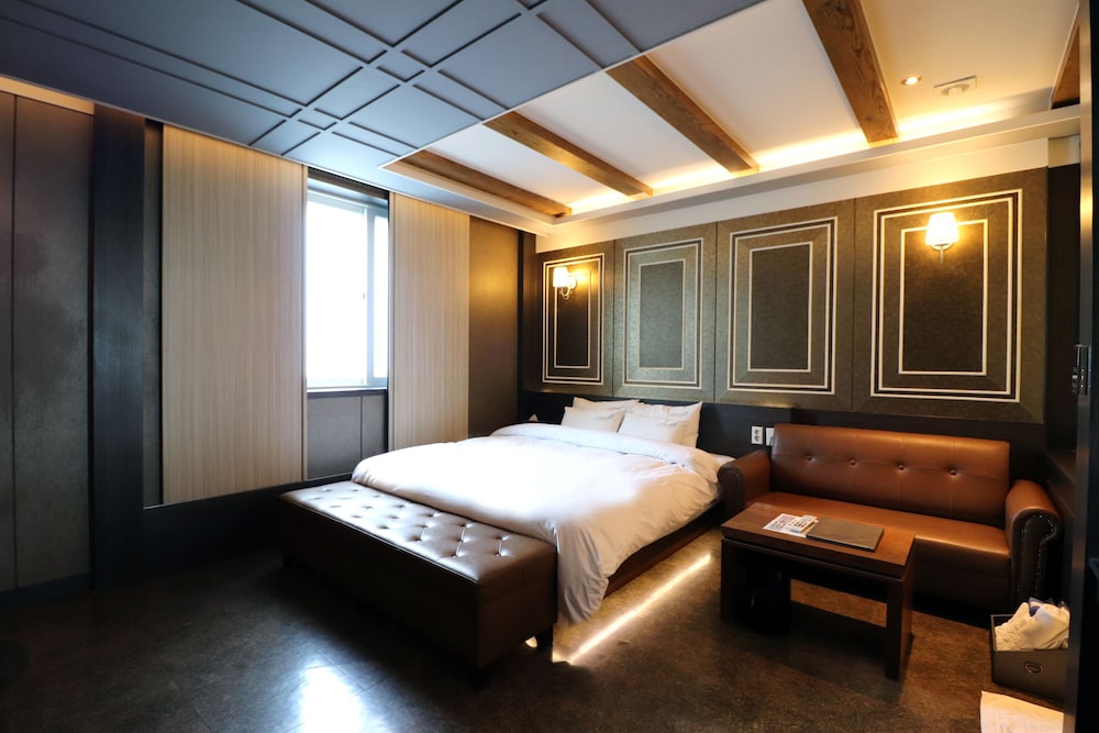 Airport Hotel 23/43