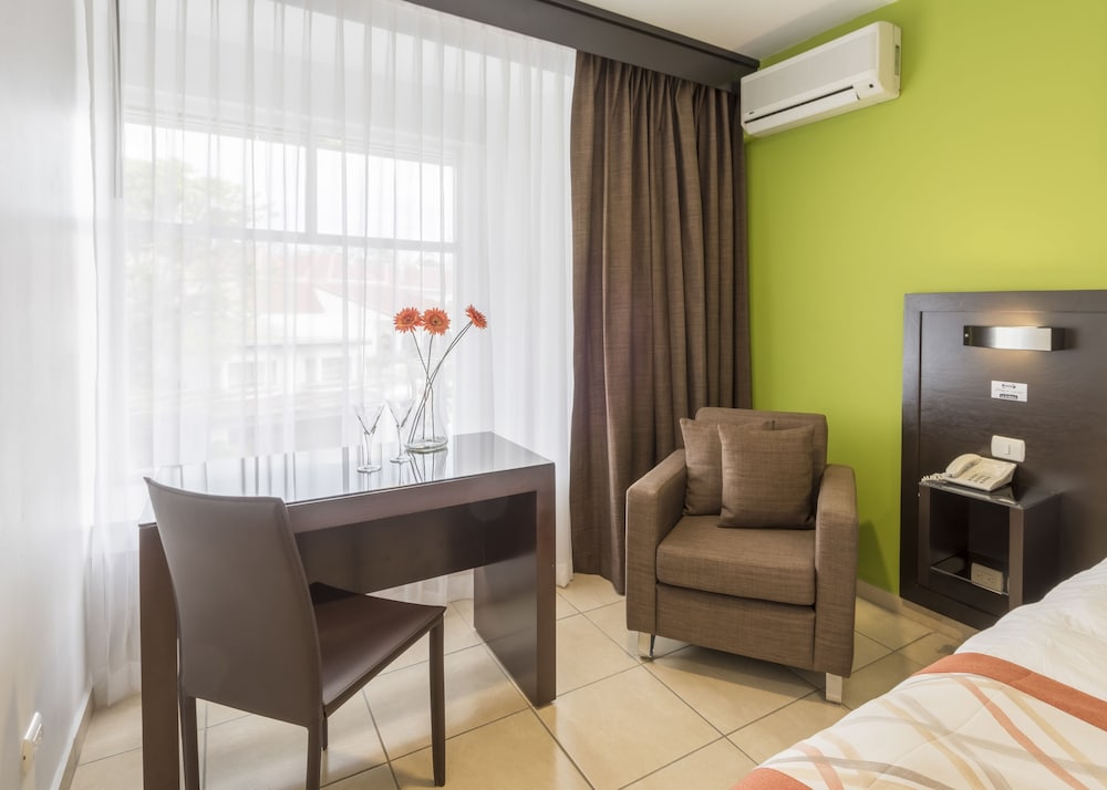 Hotel Suites Cristina 49/69