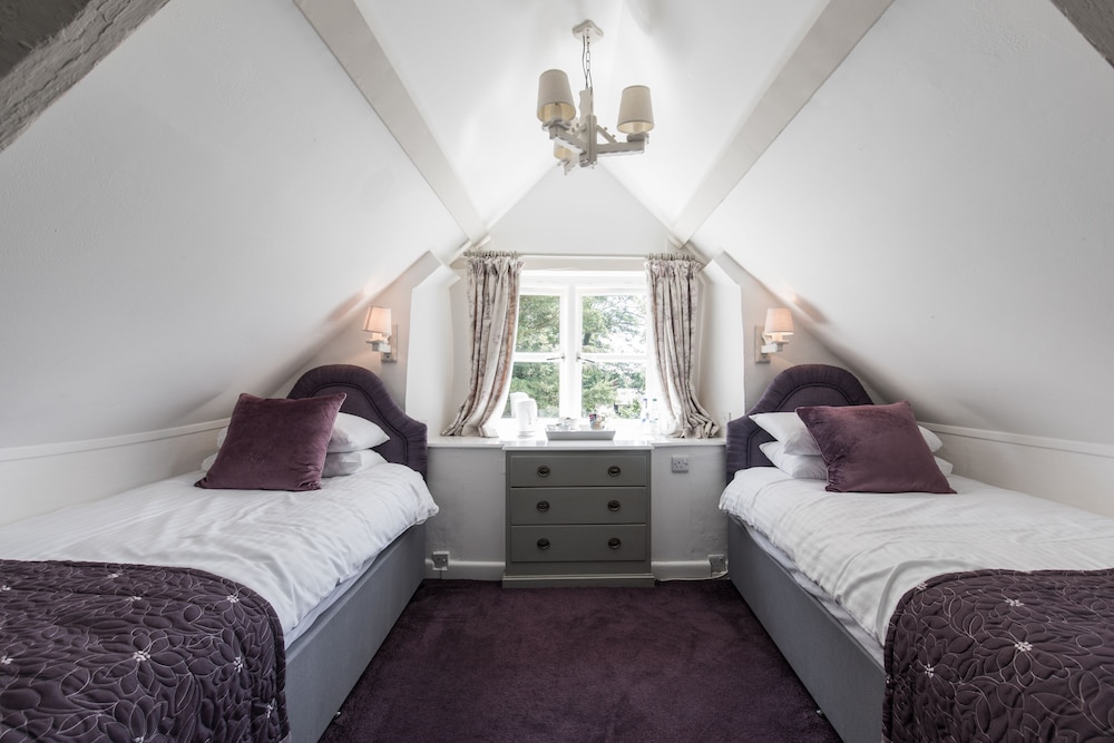 Mount Pleasant Hotel 4/50