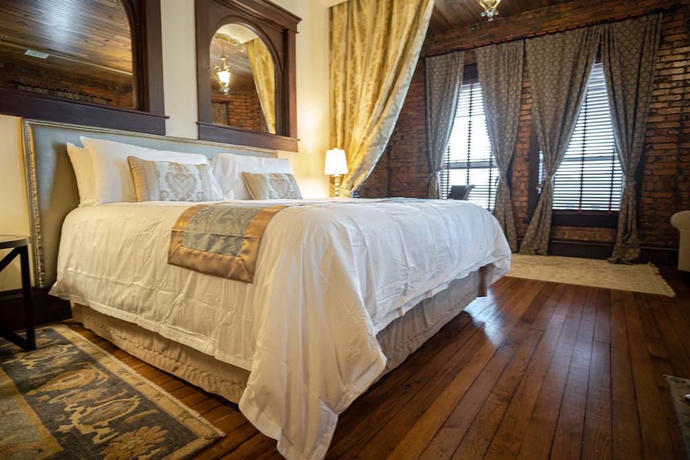 The Hackett Hotel 6/34