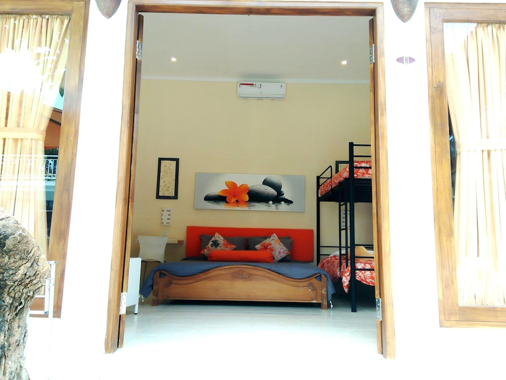 Villa Agung Beach Inn 47/65