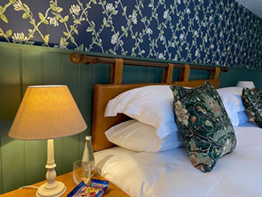 The Countryman Inn 24/51