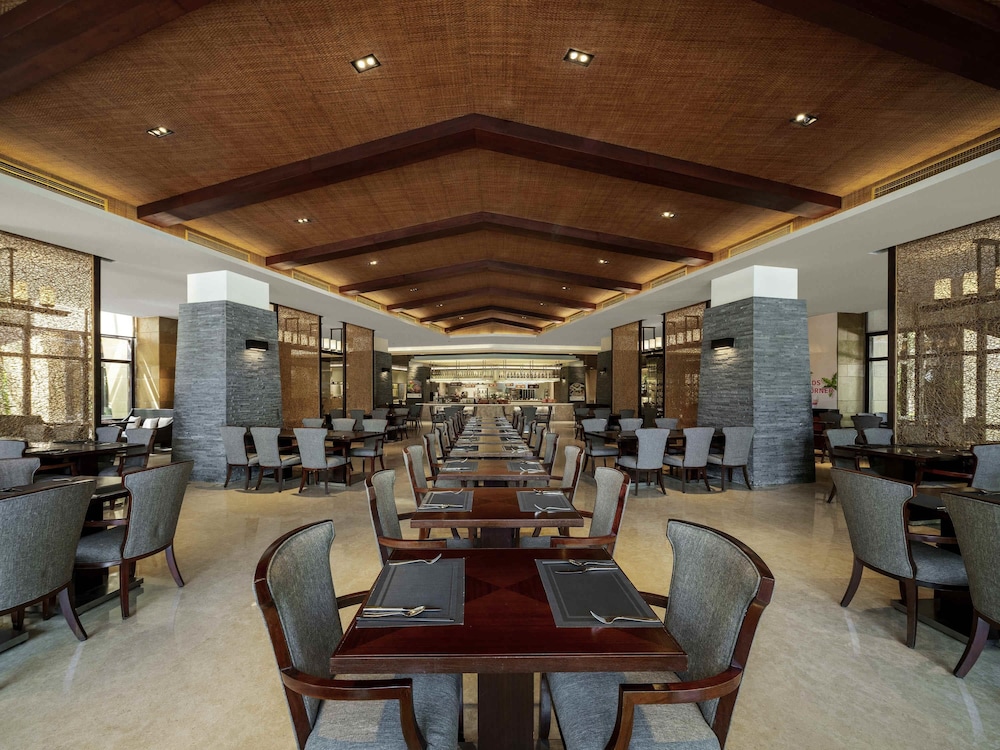 Pullman Oceanview Sanya Bay Resort and Spa 60/76