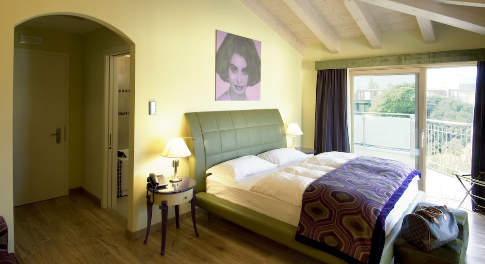 Parc Hotel Flora 17/80