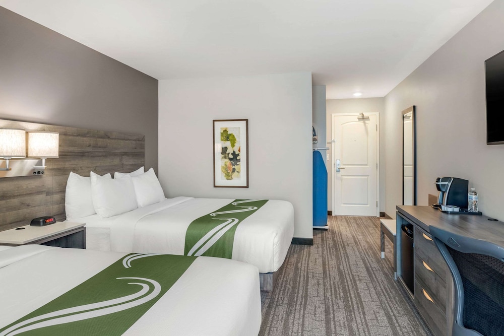 Amsterdam Inn & Suites, an Ascend Collection Hotel 3/28