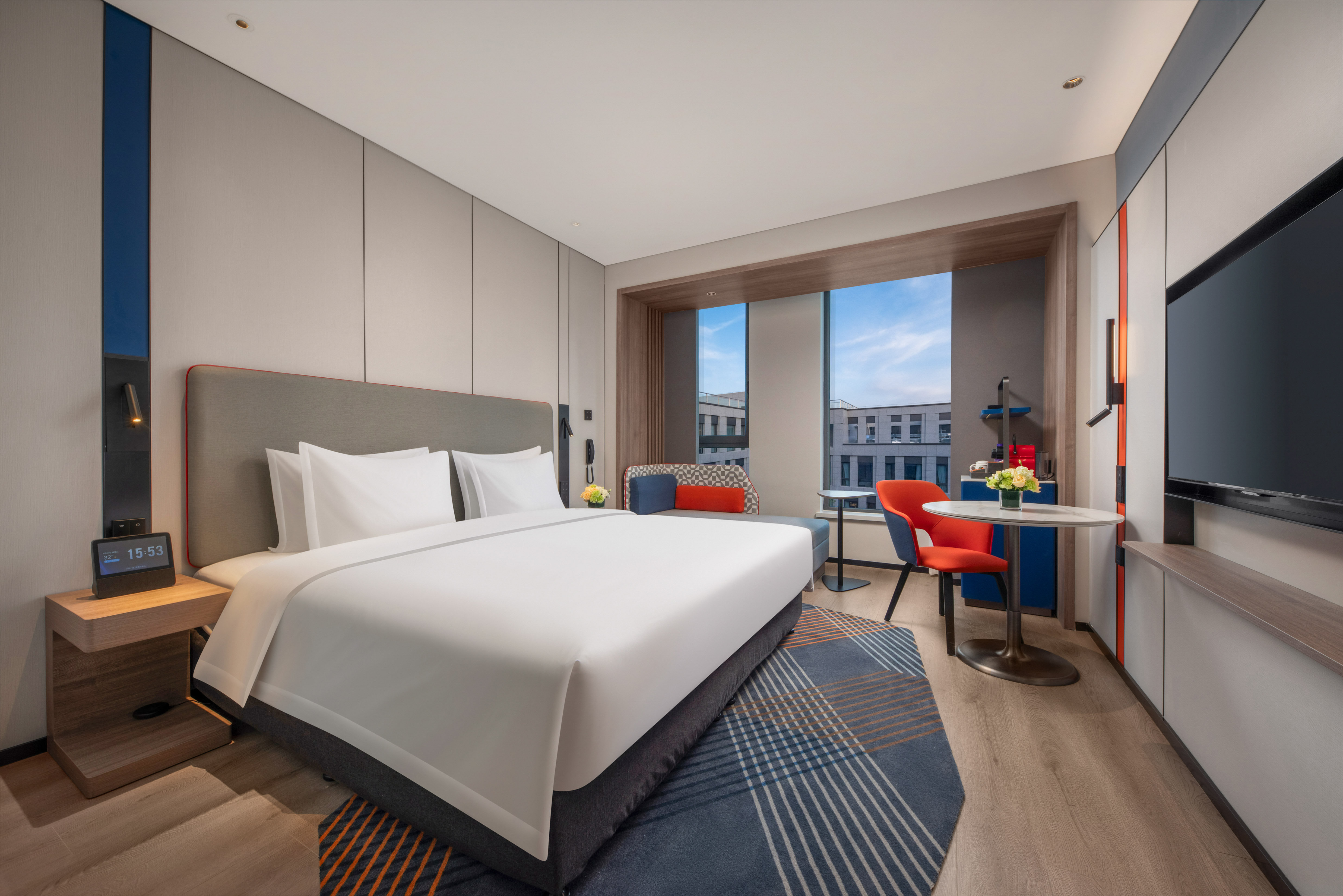 Standard, King Bed, Courtyard View