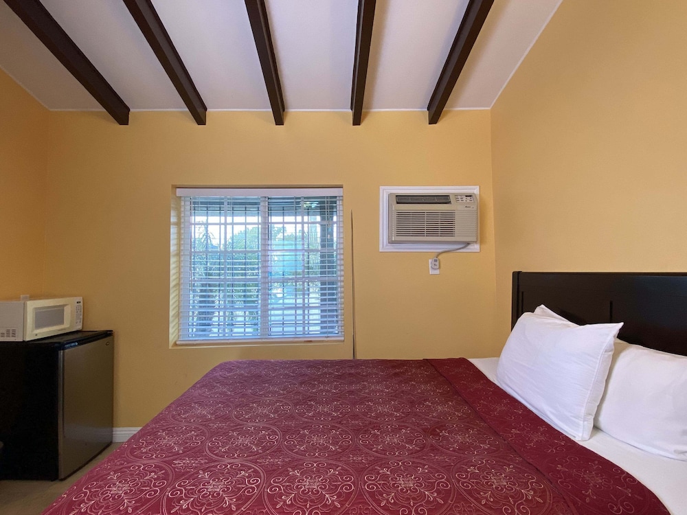 El Patio Inn Studio City 24/59