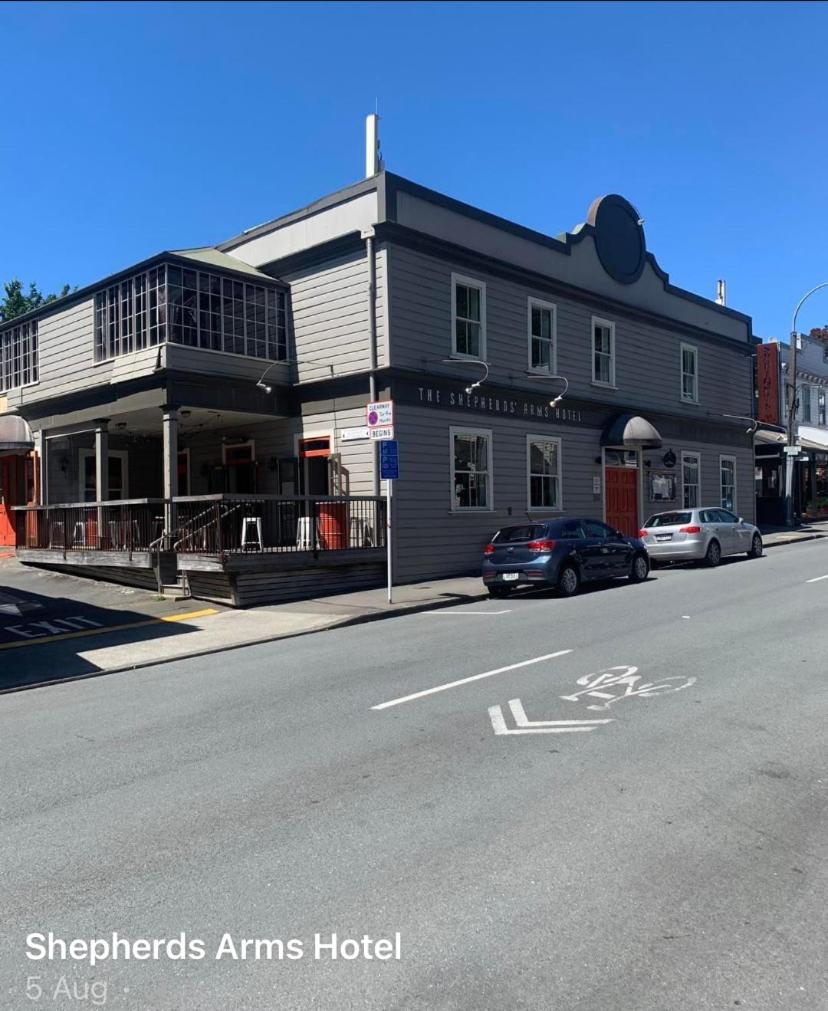 The Shepherds Arms Hotel 31/32