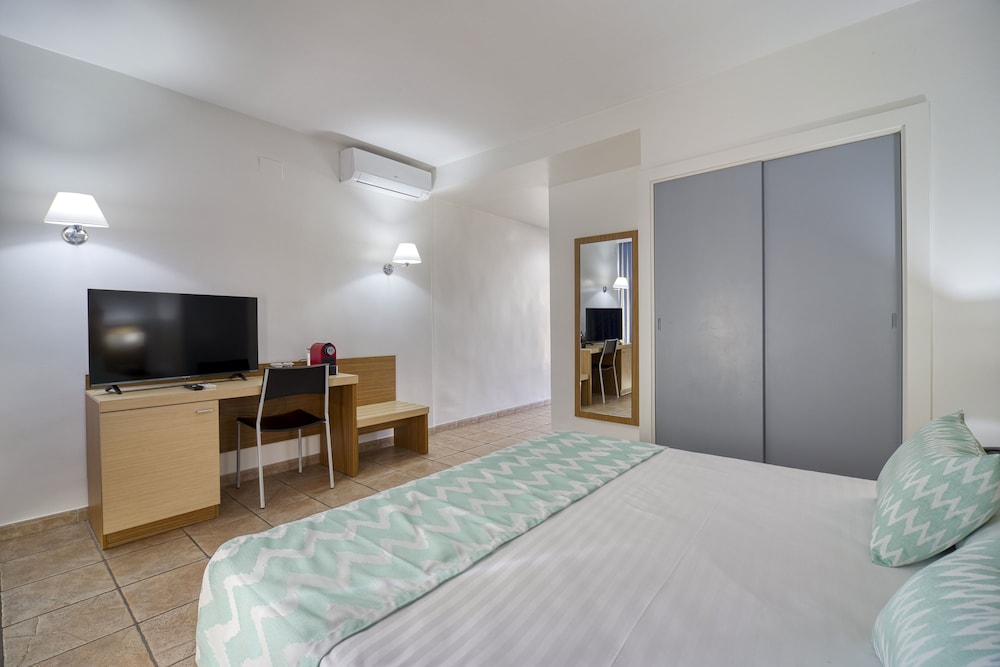 HOTEL ABRIL 15/29