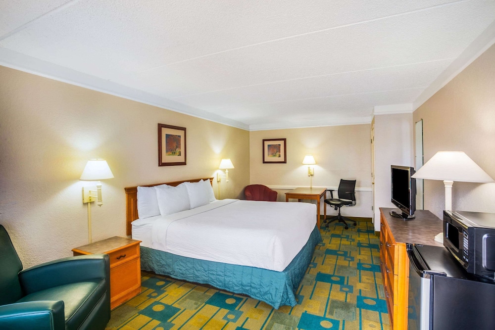 Super 8 by Wyndham Eagle Pass 16/41