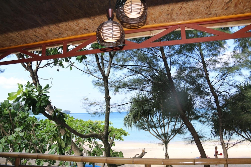 Ruan Mai Naiyang Beach Resort 11/76