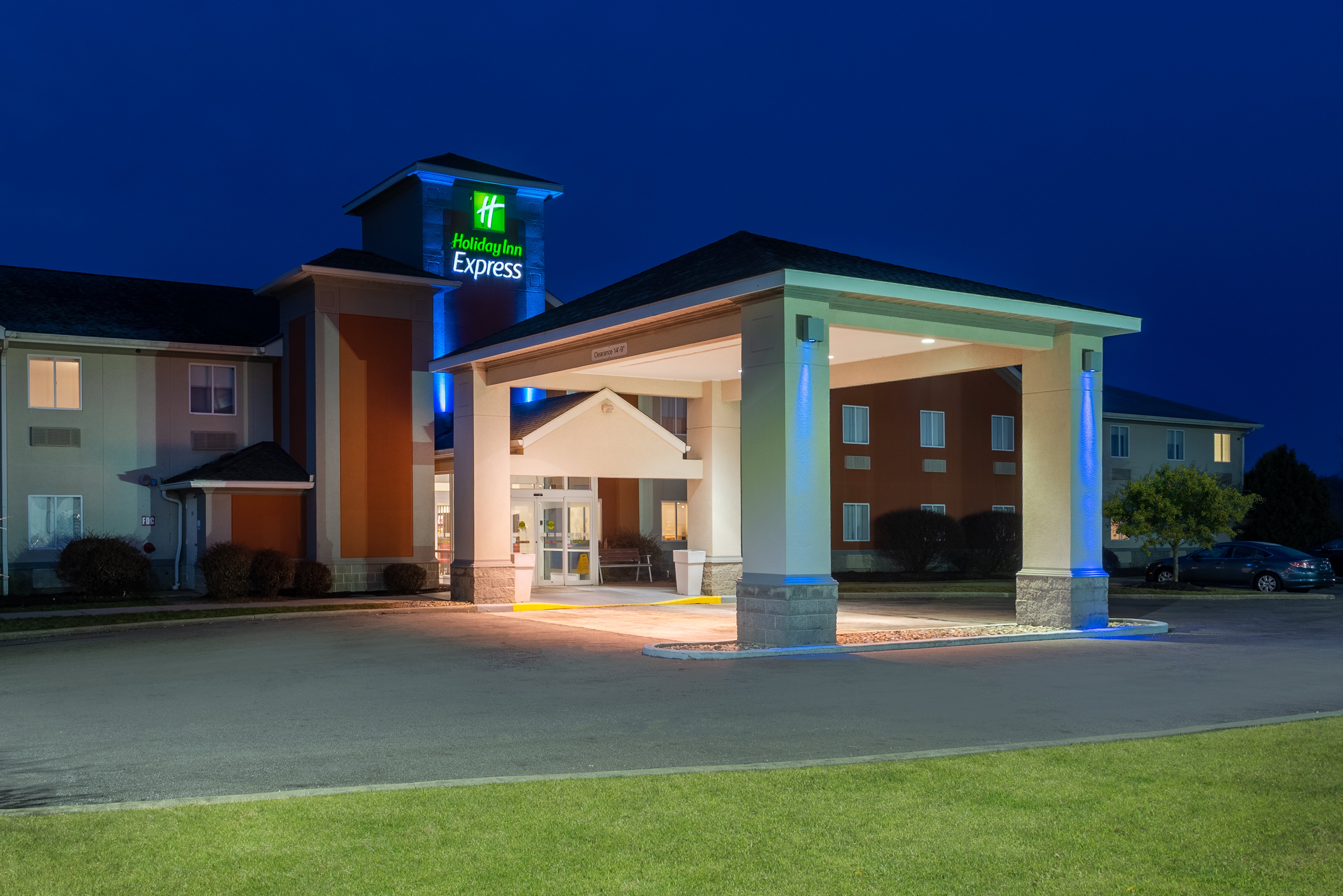 Holiday Inn Express Cleveland-Vermilion 4/36