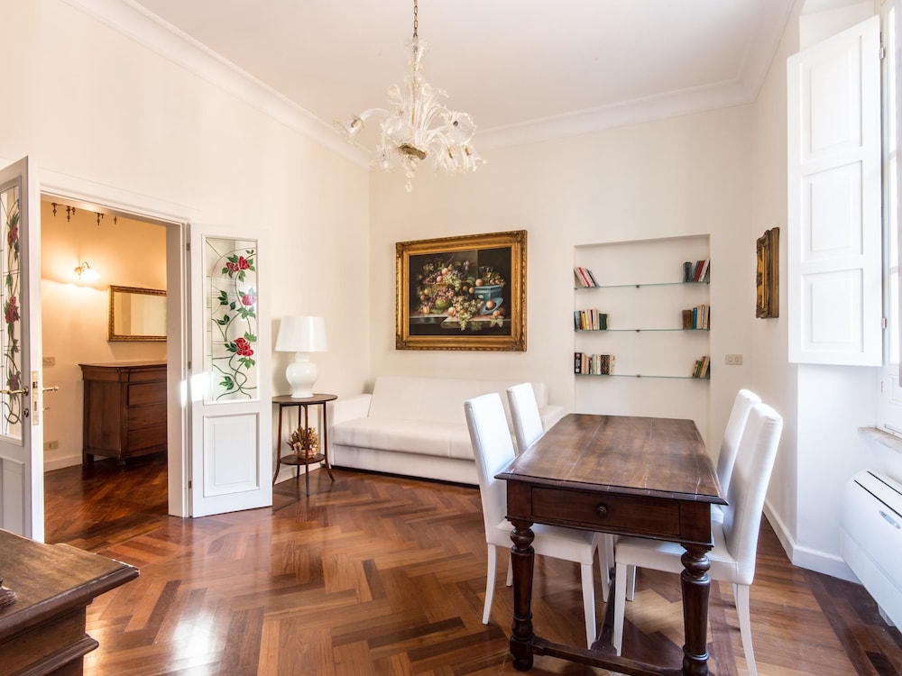 RSH Luxury Vatican Four Bedroom Apartment 20/36
