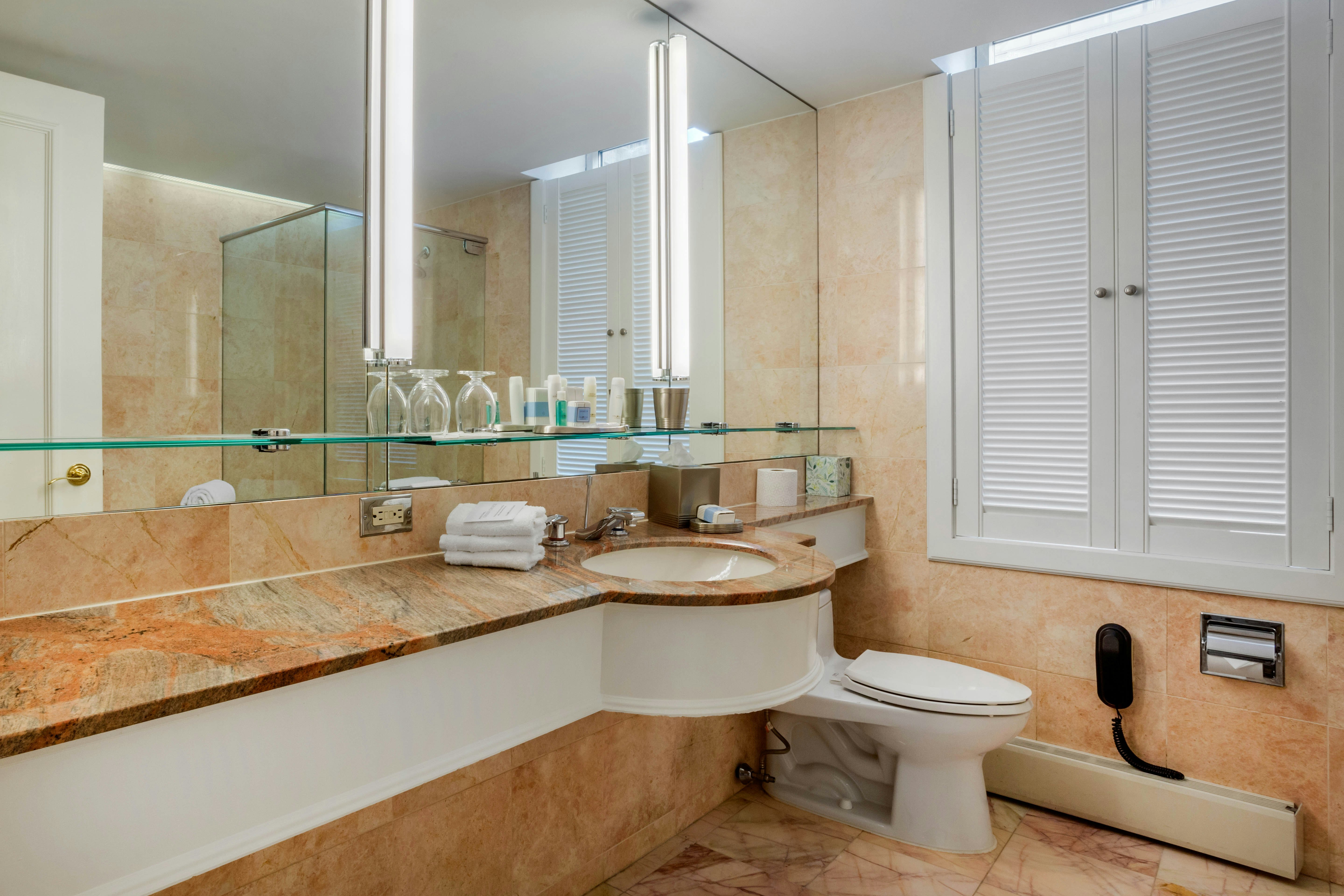 OMNI BERKSHIRE PLACE 62/62