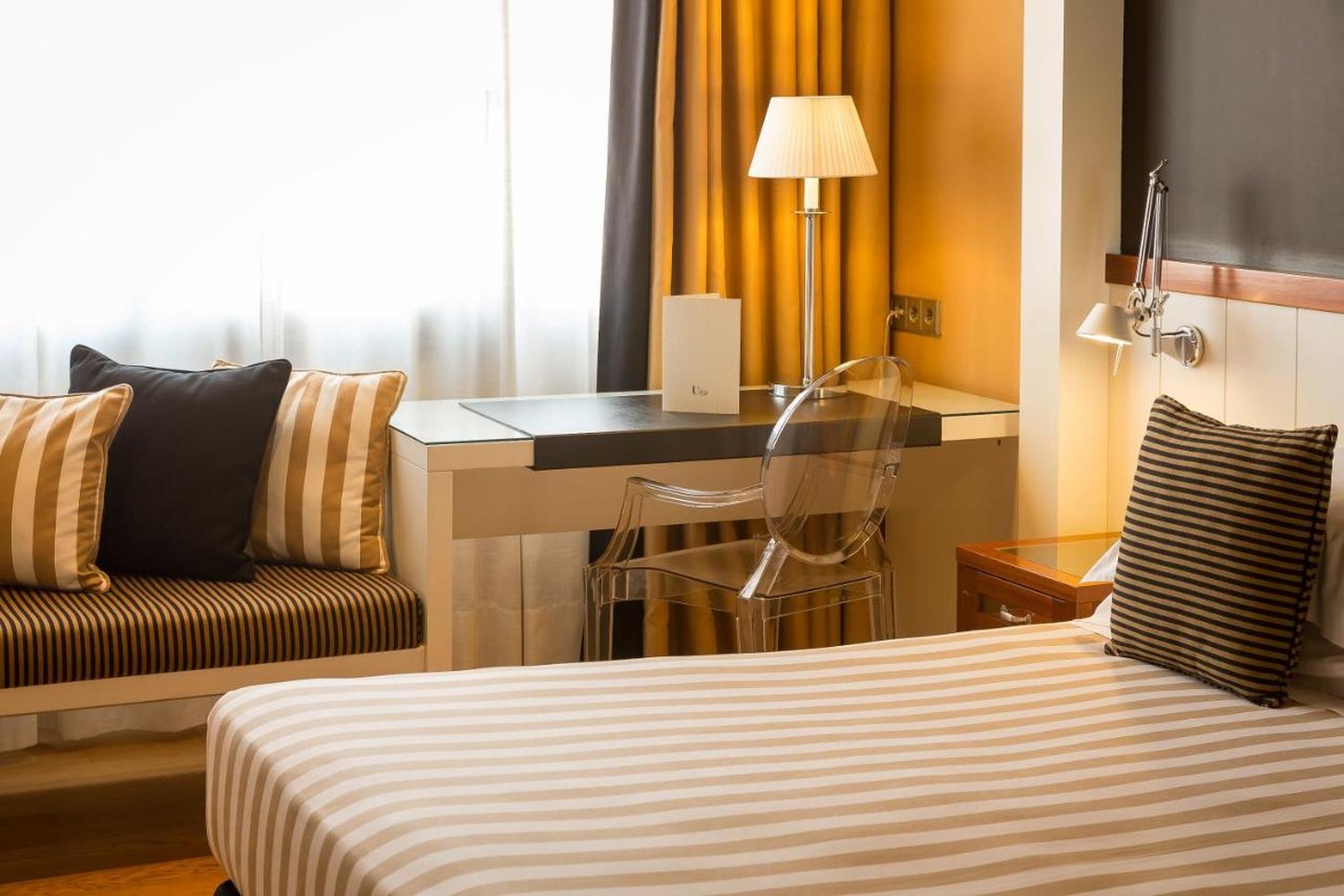 U232 Hotel 40/66
