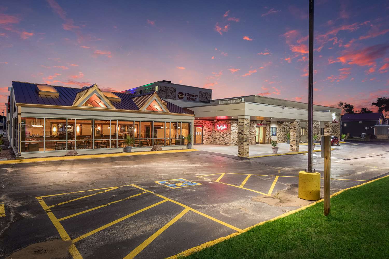 AmericInn & Suites By Wyndham Baraboo Event Center 22/25