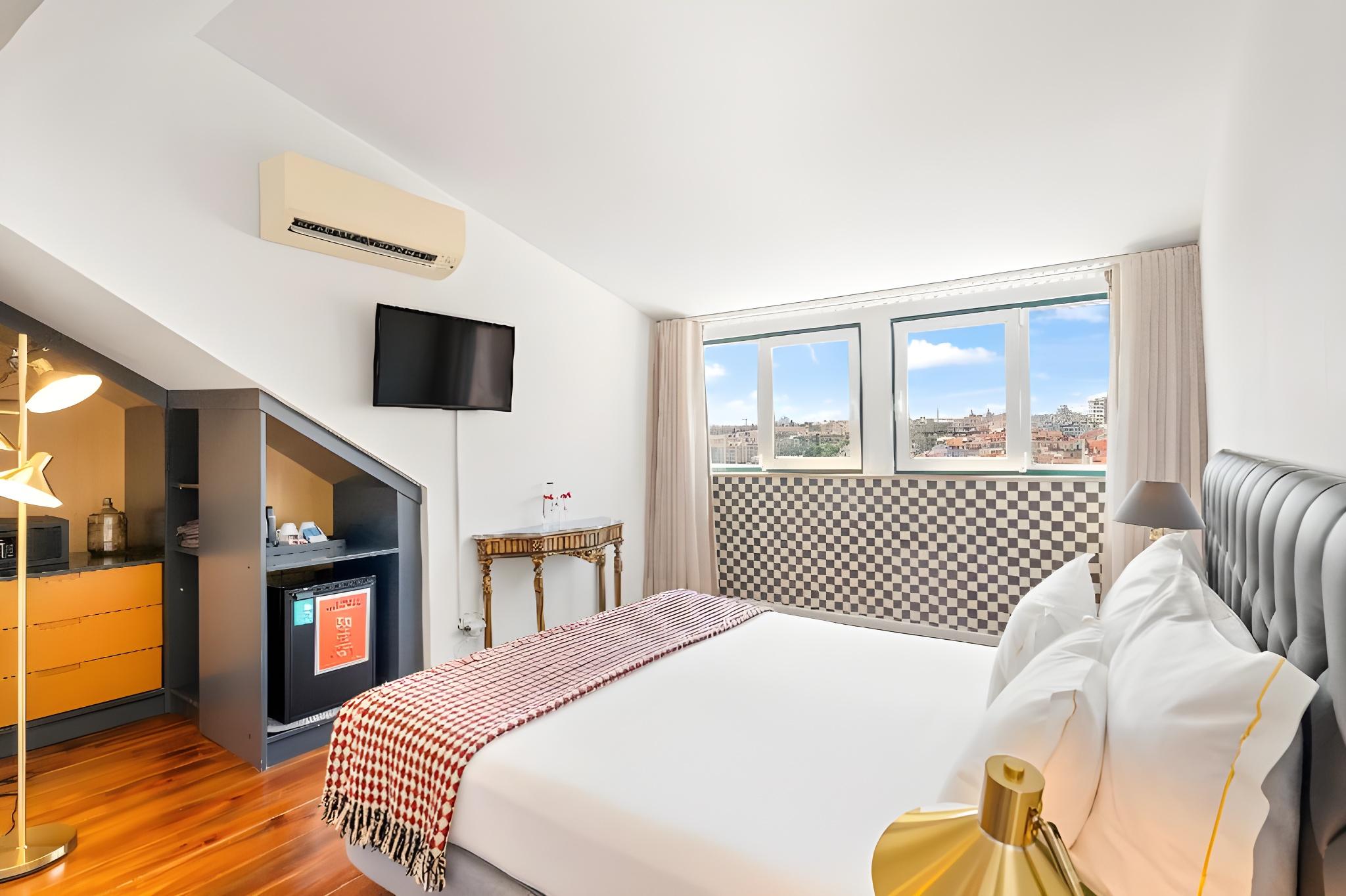 Room, 2 Double Beds, City View